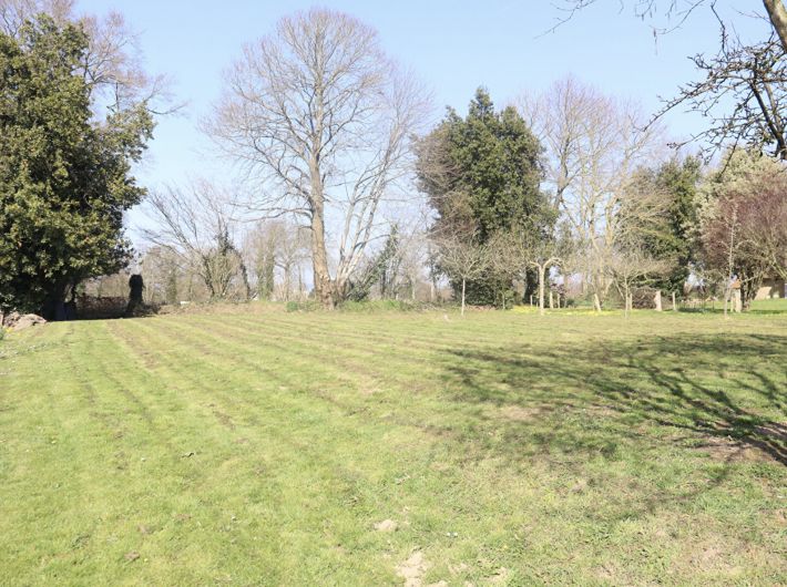 Detached Country House with Large Garden