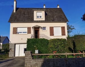 Detached House with Landscaped Garden and View
