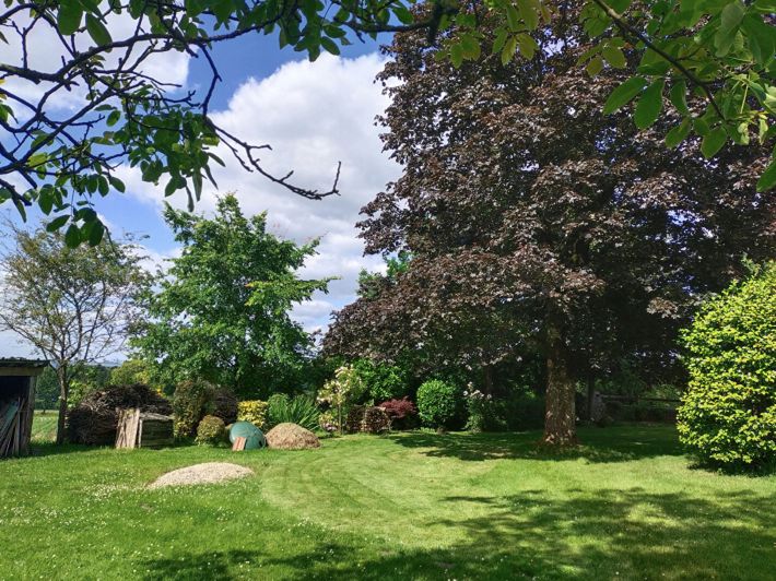 Detached House with Landscaped Garden and View