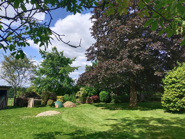 Detached House with Landscaped Garden and View