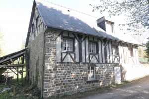 Characterful Country House, Bordered by the River