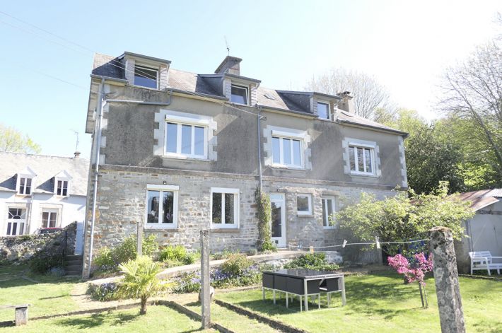 Large Detached House with Landscaped Garden