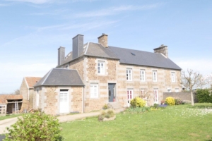 Main House and Guest Gite in Landscaped Gardens