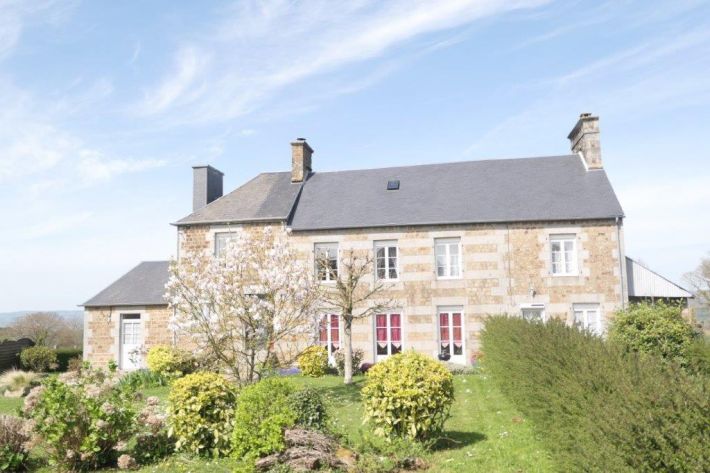 Main House and Guest Gite in Landscaped Gardens
