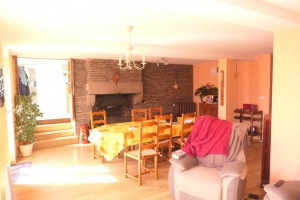 Main House and Guest Gite in Landscaped Gardens