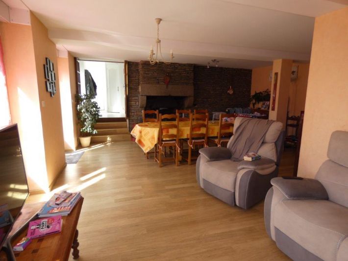 Main House and Guest Gite in Landscaped Gardens