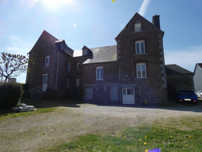 Main House and Guest Gite in Landscaped Gardens