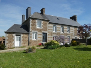 Main House and Guest Gite in Landscaped Gardens