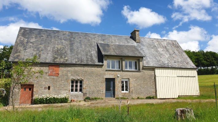 Detached House with Garden in the Countryside