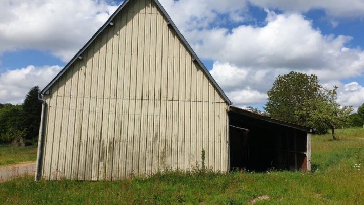 Detached House with Garden in the Countryside