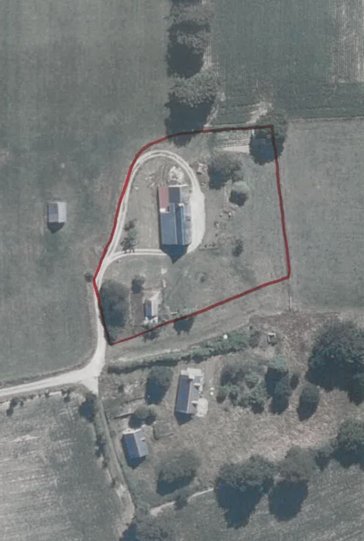 Detached House with Garden in the Countryside