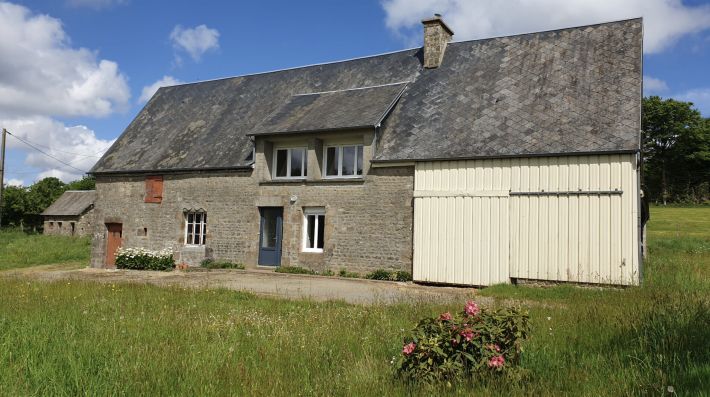 Detached House with Garden in the Countryside