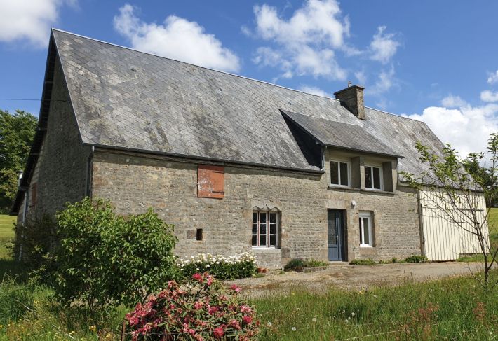 Detached House with Garden in the Countryside