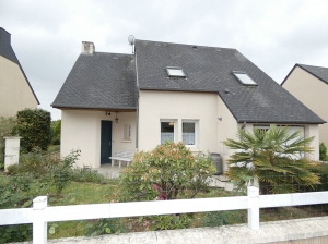 Modern Detached House with Garden