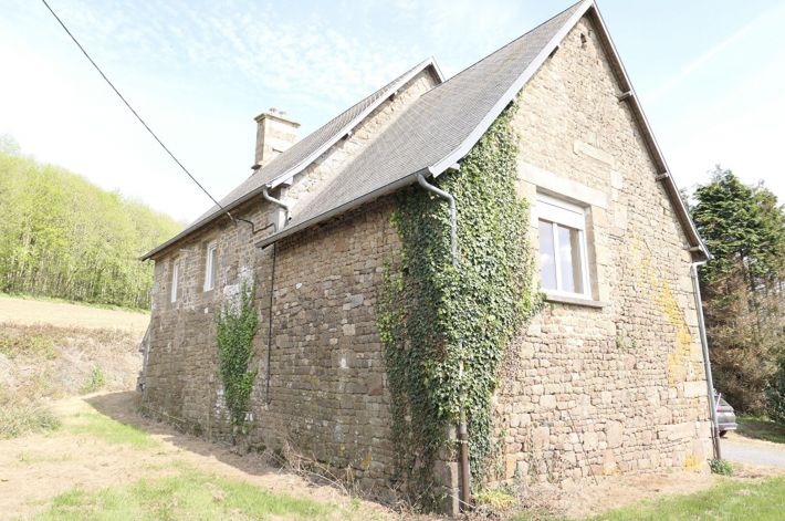 Detached Country House with Open Panoramic Views