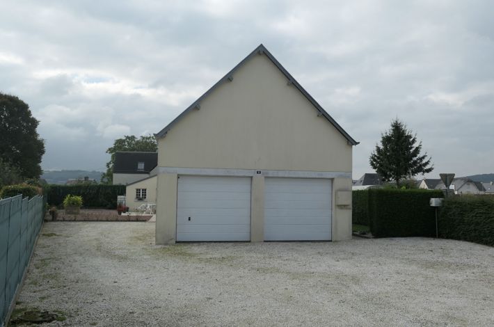 Detached House and Garden and Garage