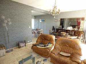 Contemporary Detached House with Garden