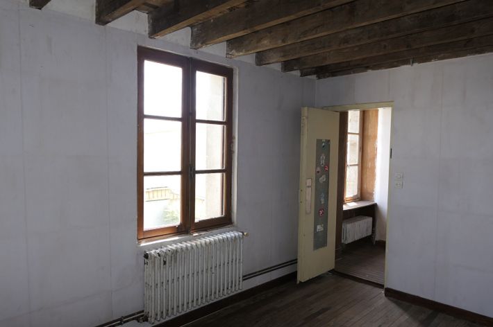 SLD02647 - Sold By Cle France