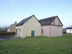 Barns to Convert into Habitation in Large Plot