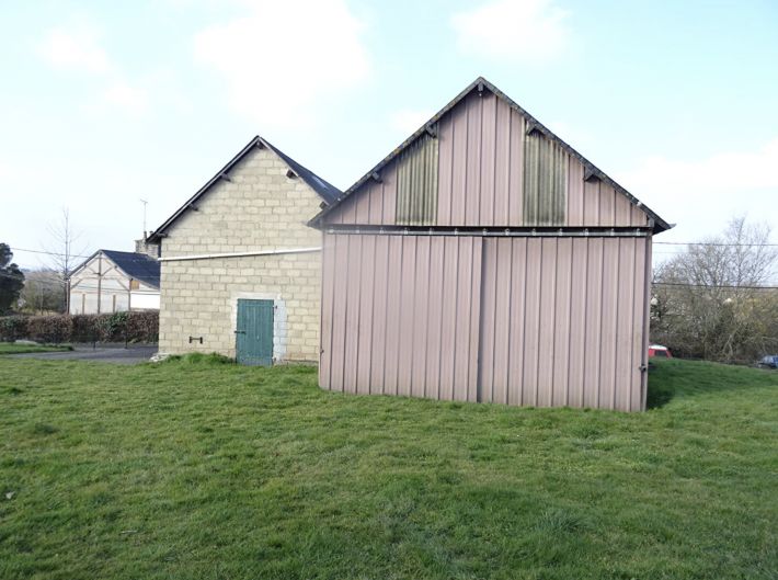 Barns to Convert into Habitation in Large Plot