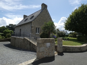 Stunning Detached House in Lovely Gardens