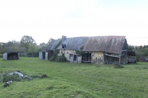 Farmhouse and Huge Barn to Renovate and Develop