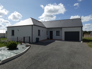 Contemporary Detached House with Garage