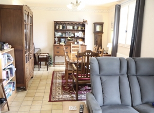 Modern Detached House with Garden