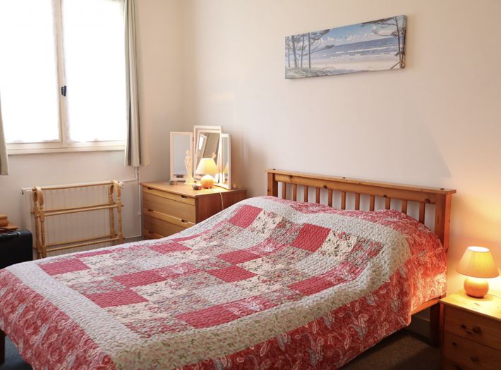 Modern Detached House with Garden