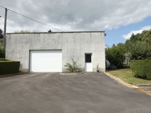 Detached House with Landscaped Garden and Garage