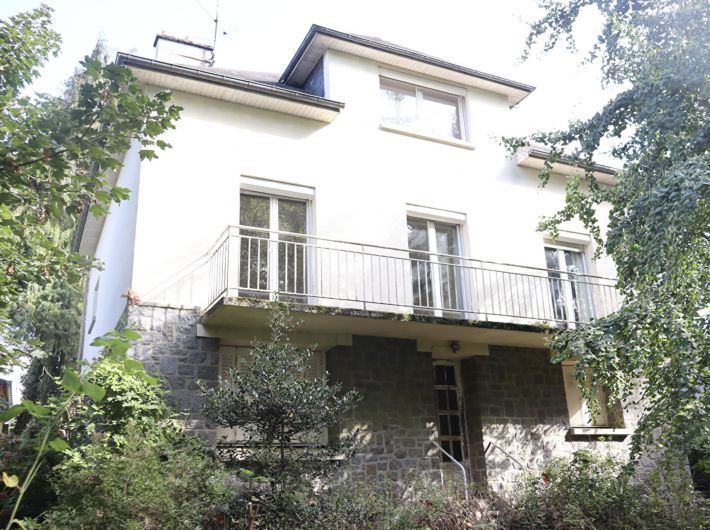 Detached House with Garden in Nice Location