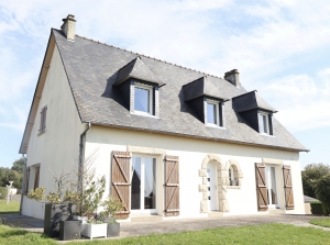 Detached House with Landscaped Garden