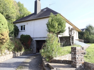 Detached House with Garden in Good Location