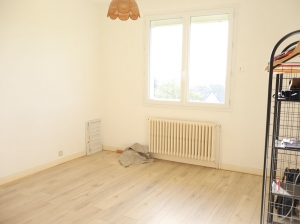 Detached House with Garden in Good Location