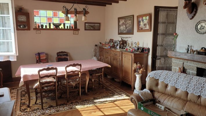 Detached House with Garden in Good Location