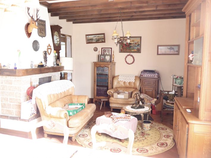 Detached House with Garden in Good Location