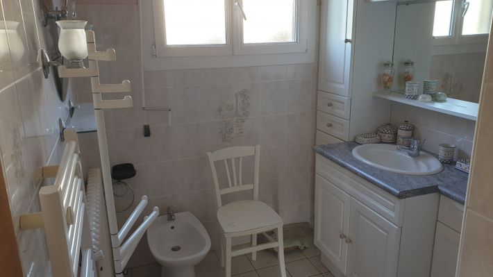 Detached House with Garden in Good Location