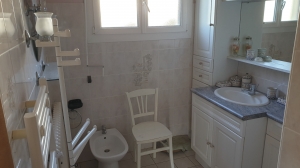 Detached House with Garden in Good Location