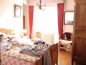Detached House with Garden in Good Location