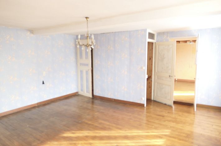 Lovely House in Popular Location with Garden