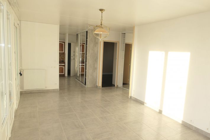 Detached Country House with Outbuilding