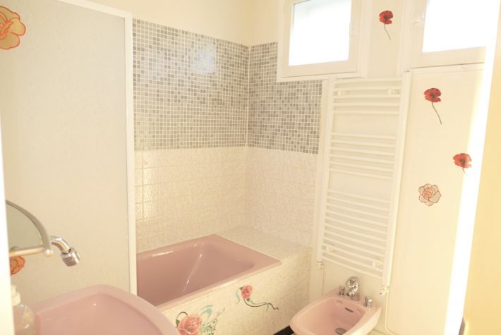 Detached Country House with Outbuilding