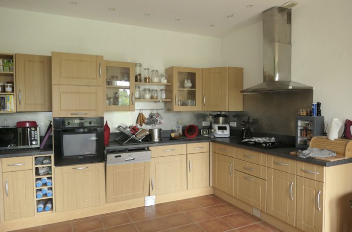 Detached Country House with Landscaped Garden