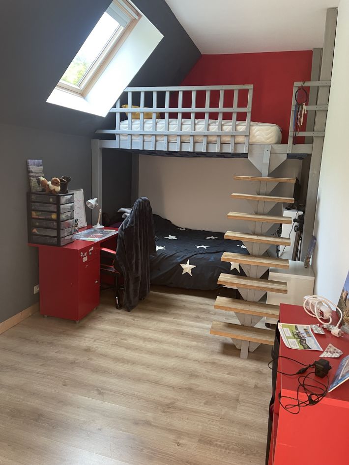 Detached Country House with Landscaped Garden