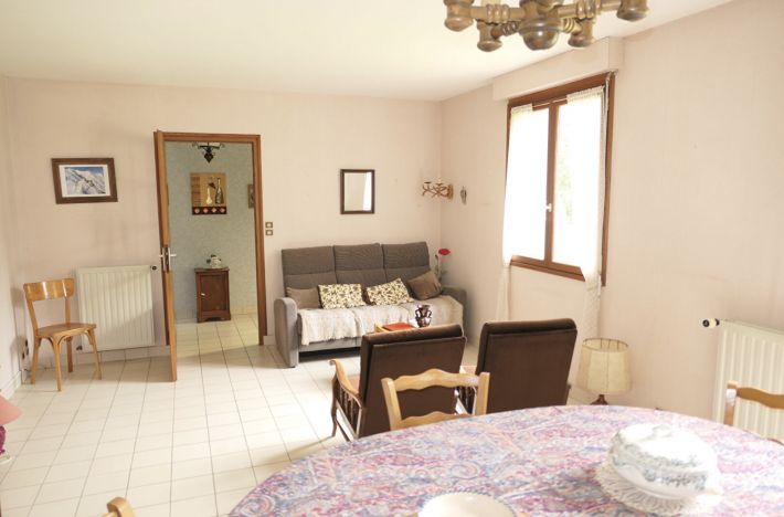 Detached Country House with Landscaped Garden