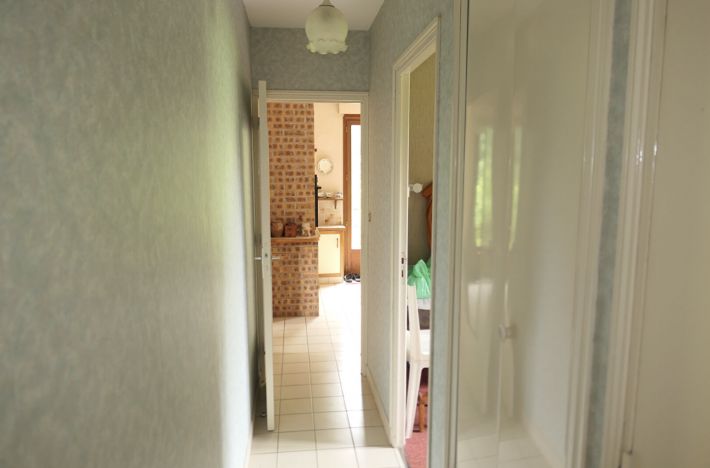 Detached Country House with Landscaped Garden