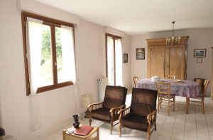 Detached Country House with Landscaped Garden