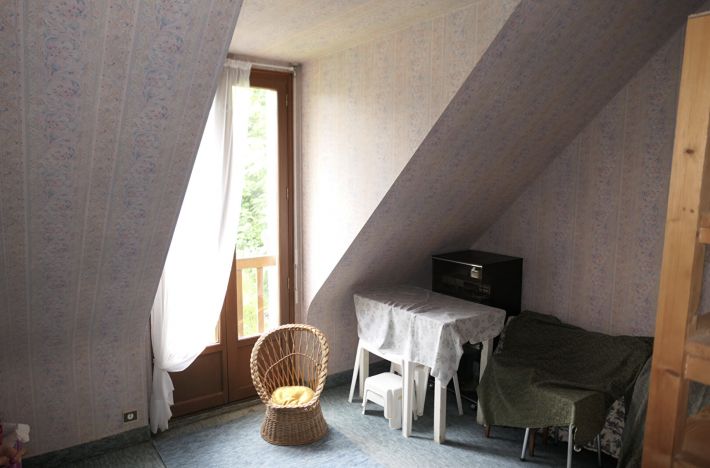 Detached Country House with Landscaped Garden