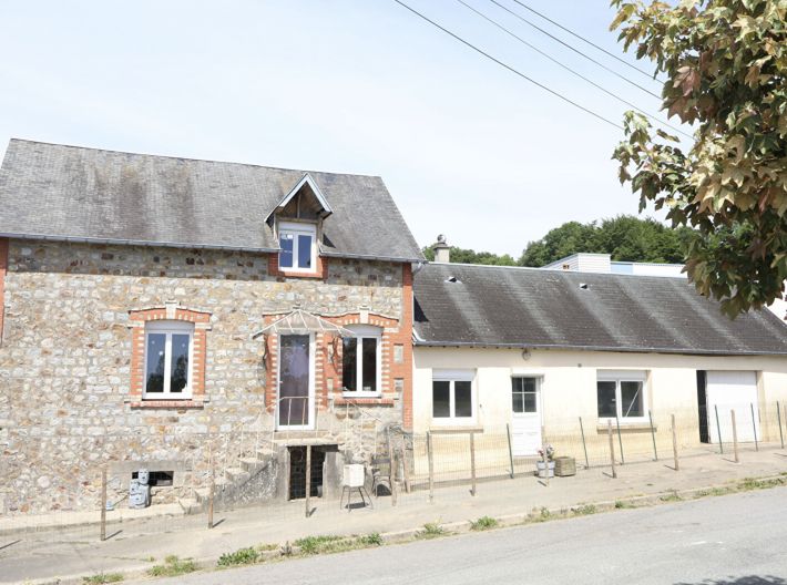 Detached House with Garden in Nice Location