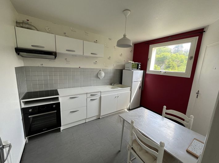 Forth Floor Apartment with Balcony